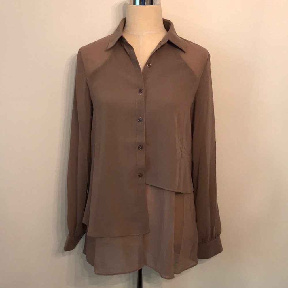 New tea n Rose taupe blouse button down size s